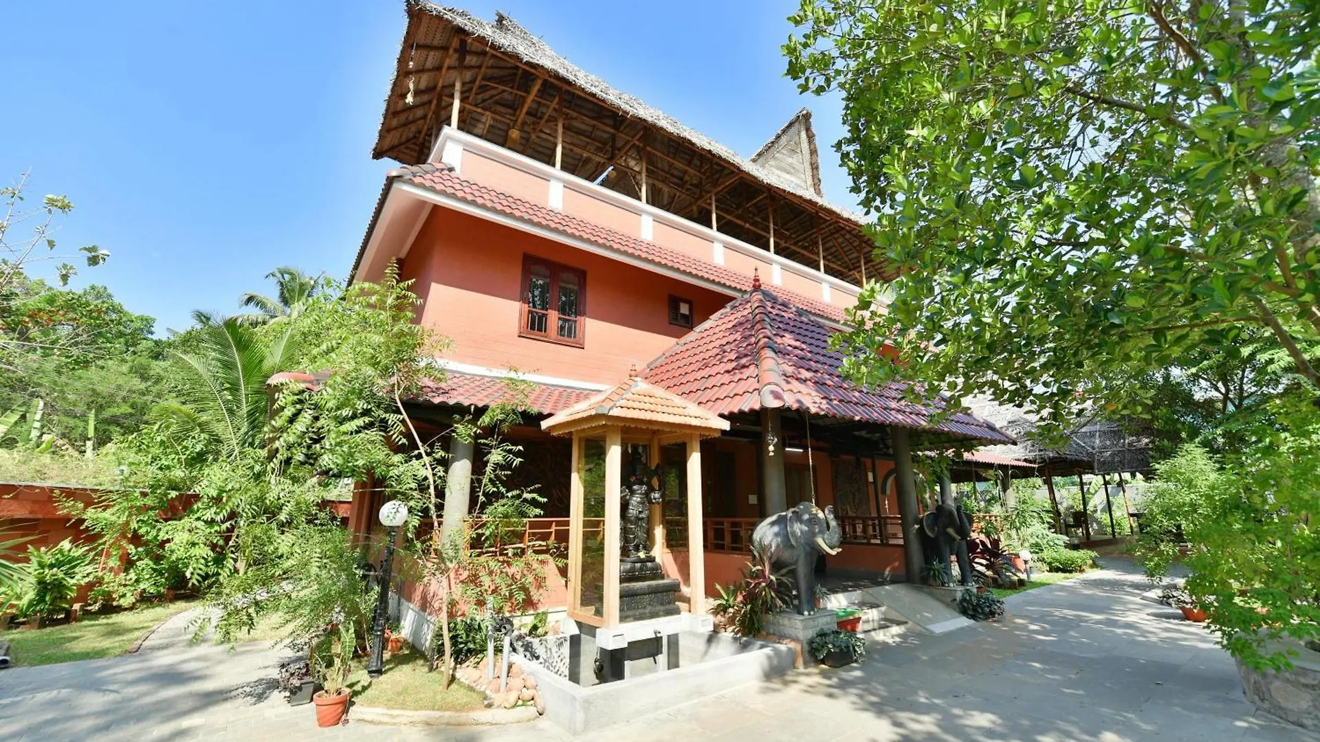 B'Canti Boutique Beach Resort Varkala 5*,